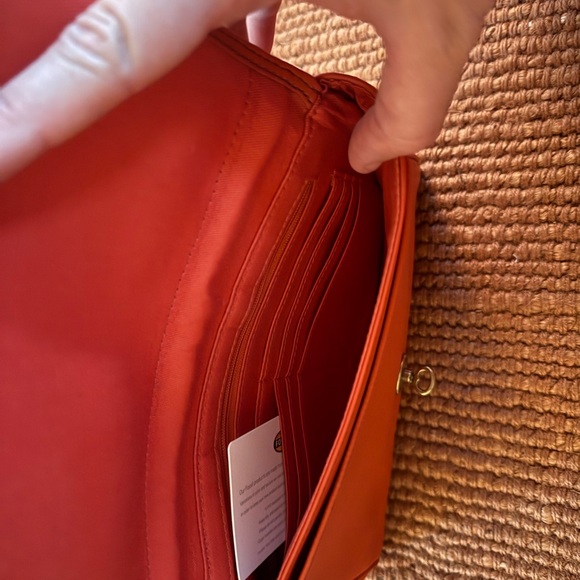 Fossil leather wristlet orange/red leopard print - Picture 6 of 9